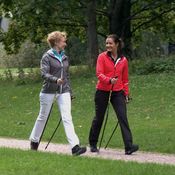 Hanna Sumari sauvakävelykoulussa