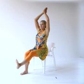 Kylli Kukkin lempeä pikajumppa | 9/16 Aurinkotervehdys tuolilla