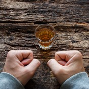 alkoholin suurkulutus, alkoholismi, riippuvuus, addiktio