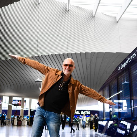 Waldon käsivarteen on tatuoitu Life is now. ”En mieti menneitä enkä murehdi huomista, vaan yritän nauttia tästä päivästä.”