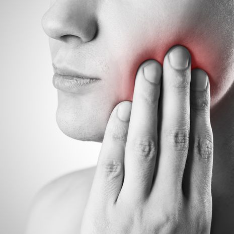 kasvokipu kipu leikaperissä kurkku kaula