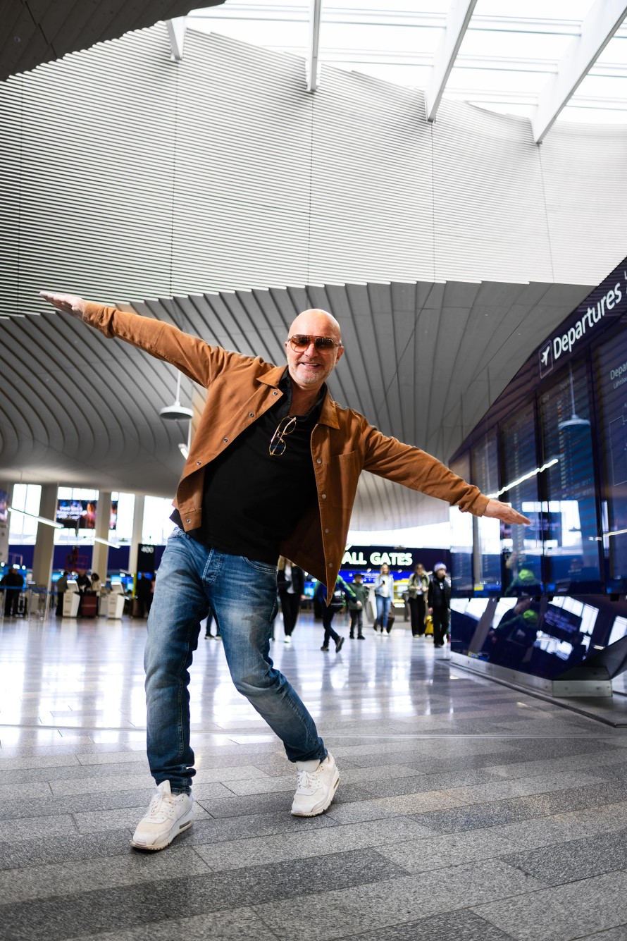 Waldon käsivarteen on tatuoitu Life is now. ”En mieti menneitä enkä murehdi huomista, vaan yritän nauttia tästä päivästä.”