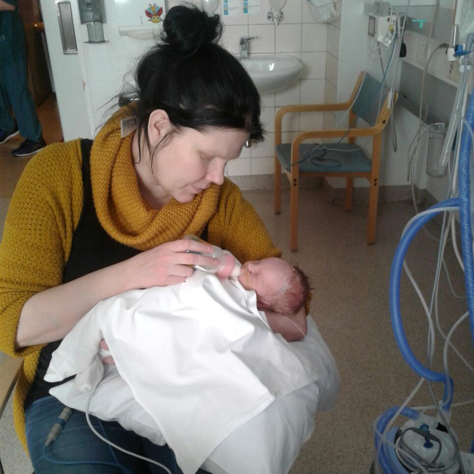 Vaikka Heidi ei voinut imettää, hän pumppasi omaa rintamaitoaan vauvalle ravinnoksi koko ensimmäisen vuoden ajan. 