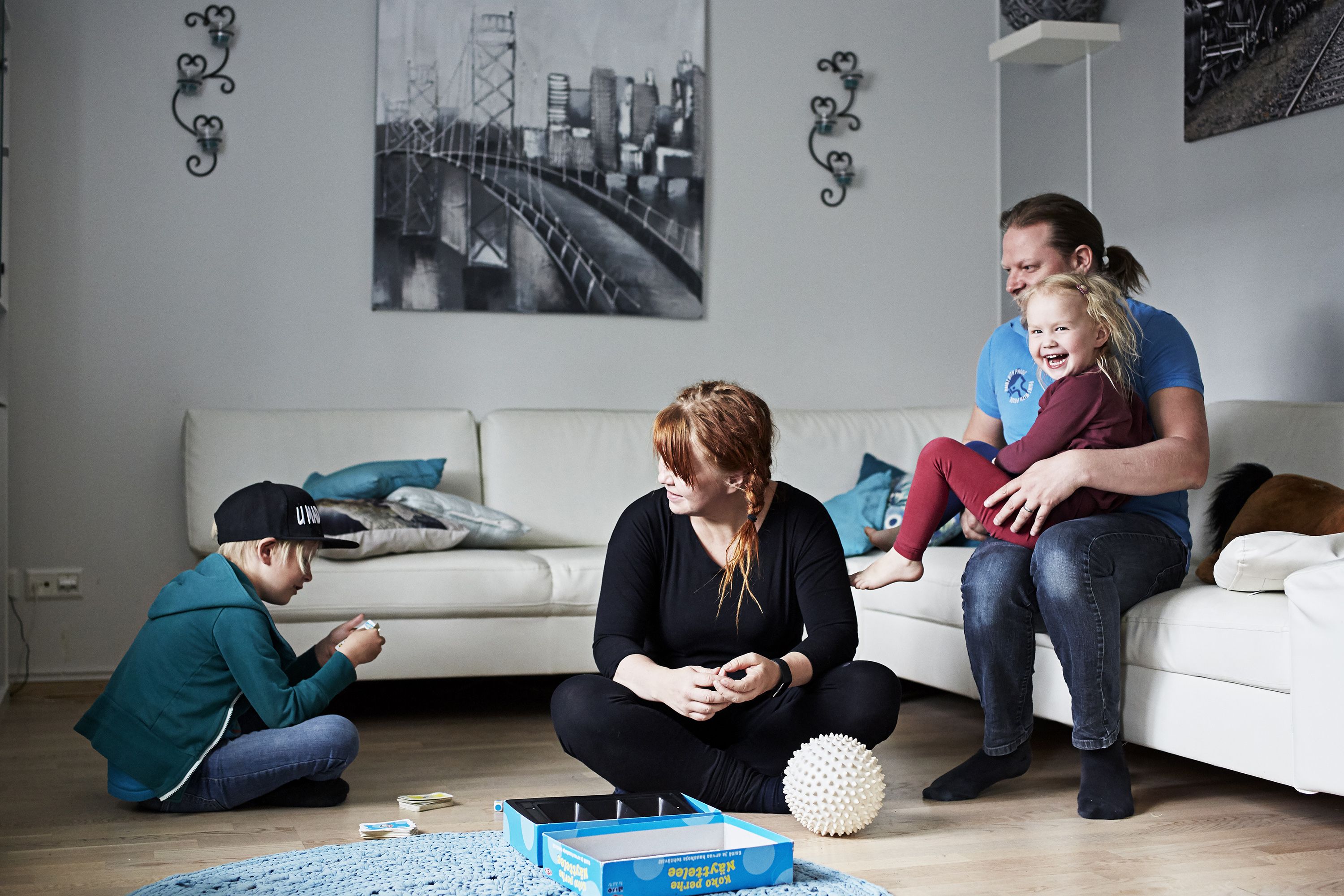 Koko perhe näyttelee on perheen yhteinen suosikkipeli.