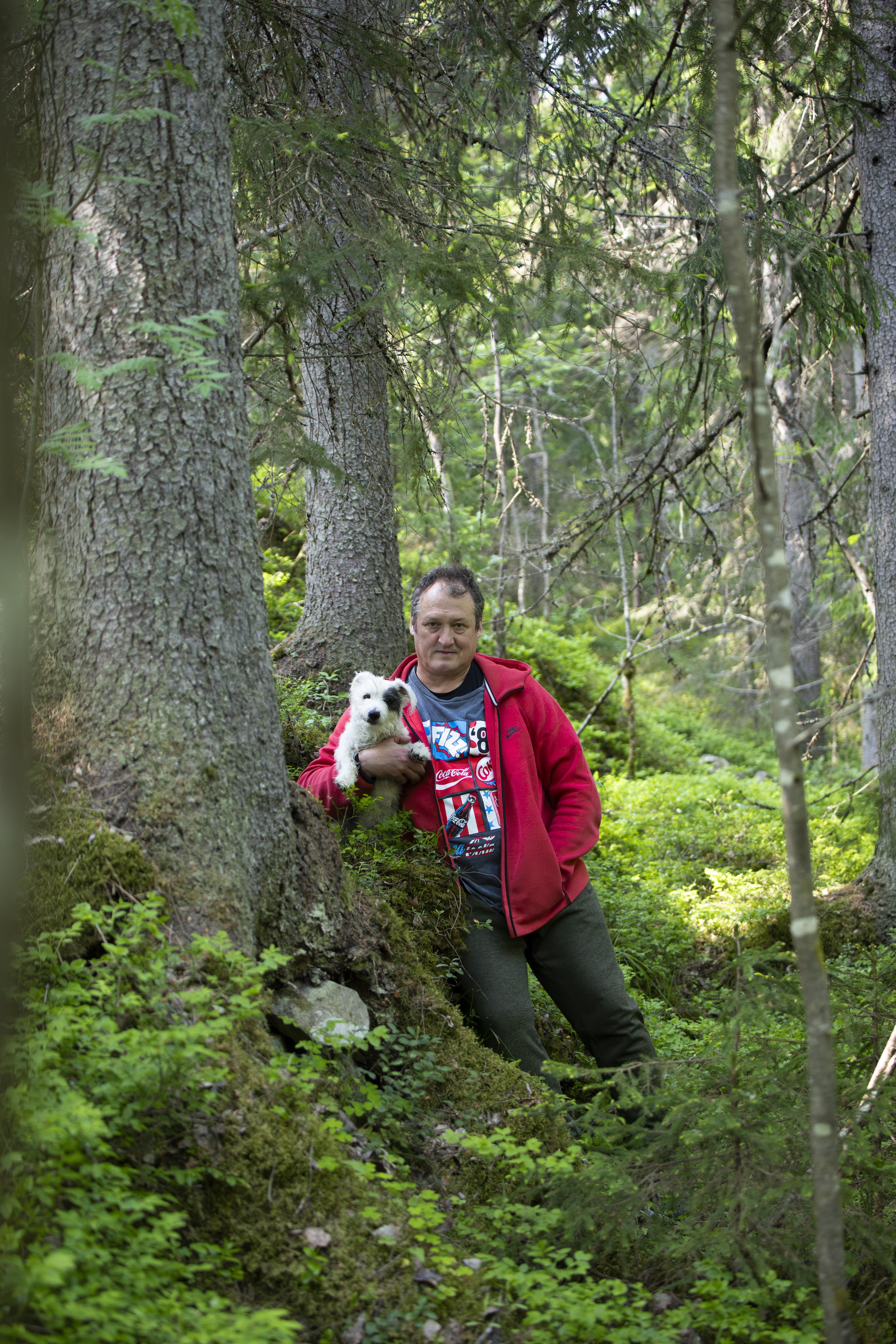 Kimmo Kinnunen nukkuu vain viisi, kuusi tuntia yössä. "Haluaisin saada yöuniin tunnin lisää, mutta olen yökukkuja", hän tunnustaa.