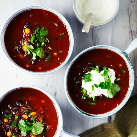 mustapapukeitto-on-talvipaivan-herkku