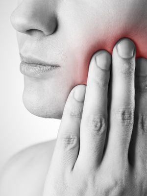 kasvokipu kipu leikaperissä kurkku kaula