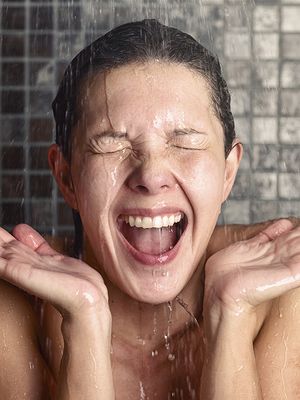 kylmä suihku piristää ja kiihdyttää aineenvaihduntaa sekä aktivoi vastustuskykyä