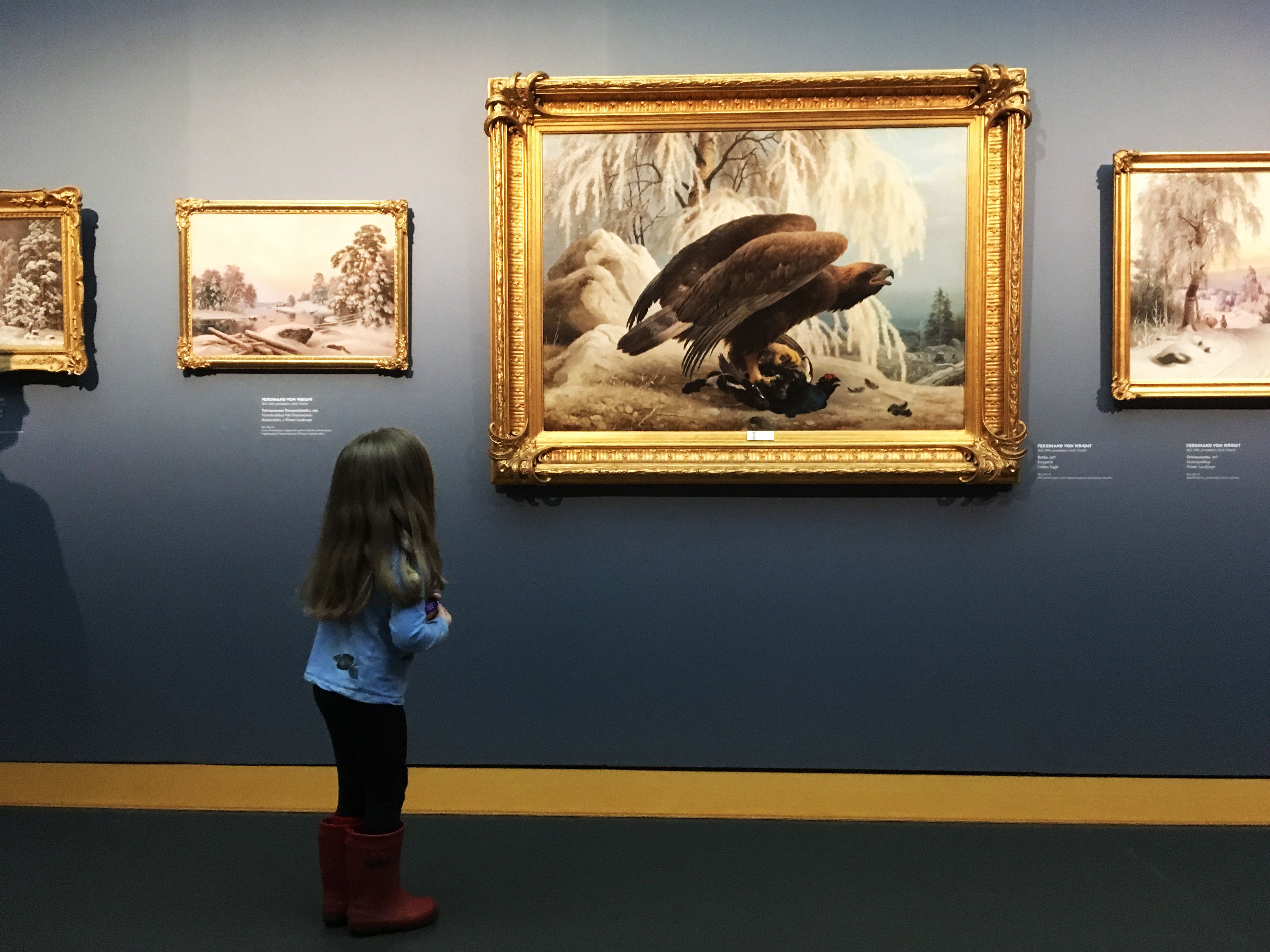 Ateneumin Veljekset von Wright -näyttelyssä pienet pääsevät tekemään itsekin luontotaidetta. Kuva: Ateneum