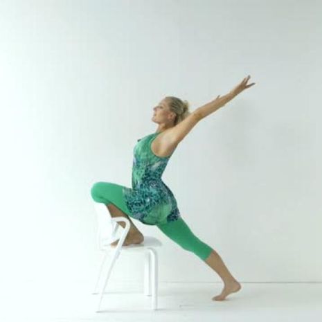 Kylli Kukkin lempeä pikajumppa | 8/16 Kiertoja ja taivutuksia