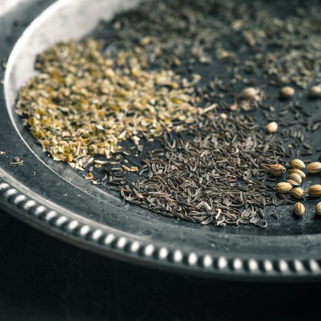 mausteet antibiootteina antibakteeriset korianteri oregaano hunaja