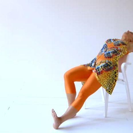 Kylli Kukkin lempeä pikajumppa | 5/16 Rintarangan notkistus