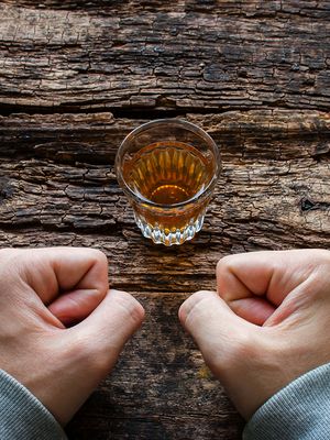 alkoholin suurkulutus, alkoholismi, riippuvuus, addiktio